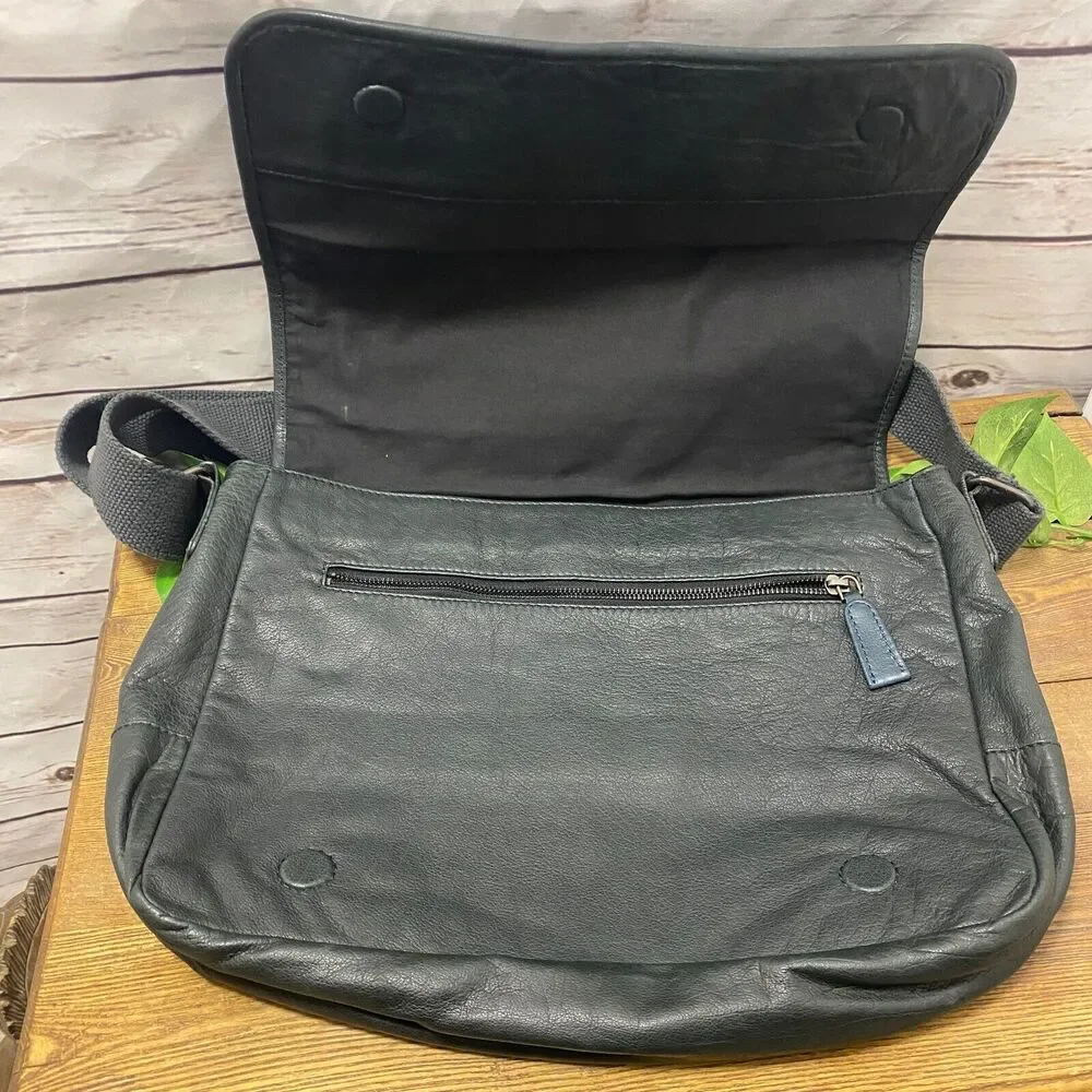 Crate Barrel Soft Leather Messenger Bag Travel Computer Tablet IPad Compartments
